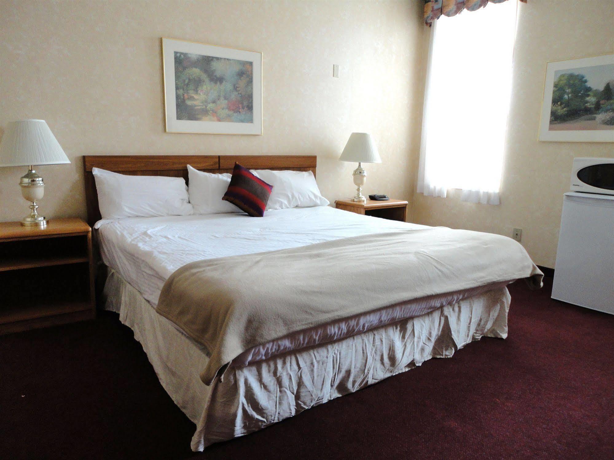 Royal Inn And Suites At Guelph Exteriör bild