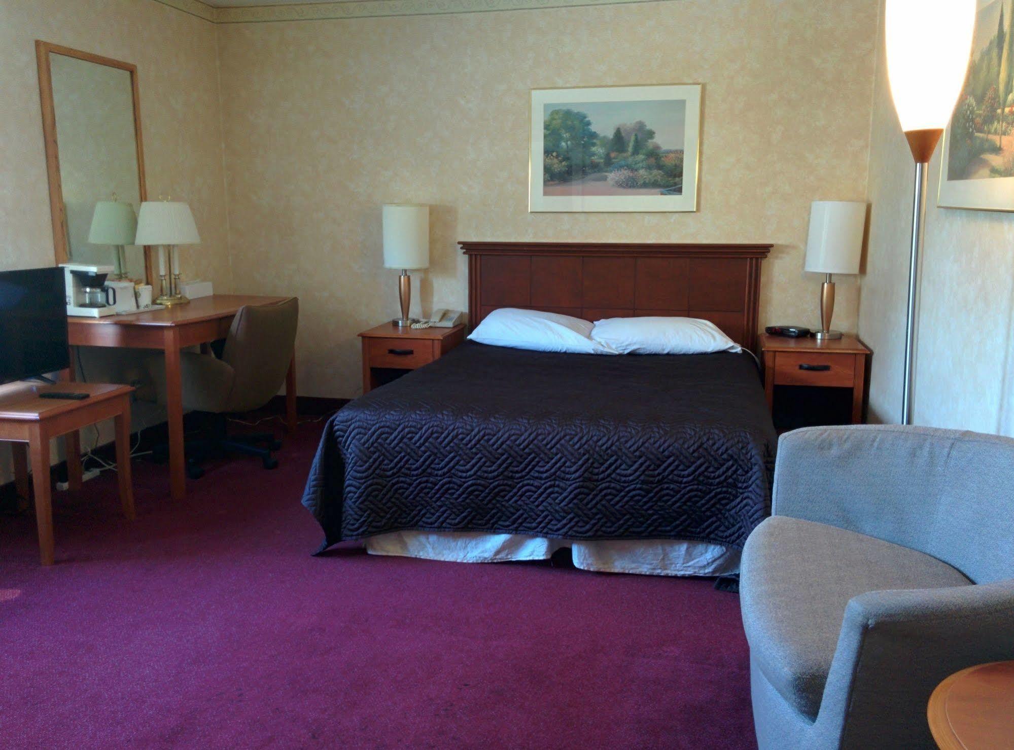 Royal Inn And Suites At Guelph Exteriör bild
